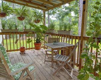 Bamboo Room Oasis Private King Guest Suite 5 Min to Beach & Casinos! - Bay Saint Louis - Balkon