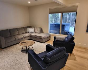 Fernie Escape - Mountain Home on the Ski Hill - Fernie - Oturma odası