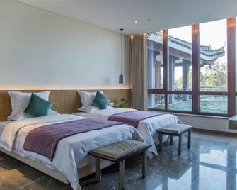 Yangzhou Seclusive Life Hot Spring Resort - Yangzhou - Bedroom