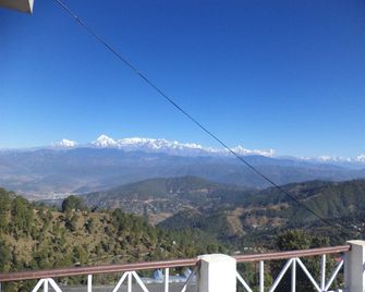 Snow View Guest House Kausani - Kausani - Balkon