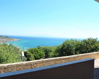 3-5 Person Appartment Economy - Karfas - Balcon