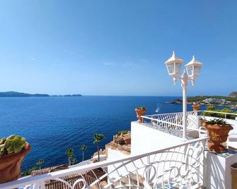A3023 Apartment with sea view for 2 people in Cala Fornells - Peguera - Balkon