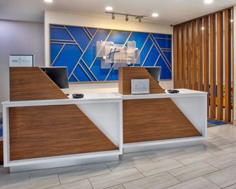 Holiday Inn Express & Suites Houston West - Katy By IHG - Katy - Front desk