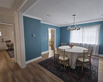 Charming 3-bedroom house with WiFi and AC in Brookville's quiet Northside - Brookville - Jídelna