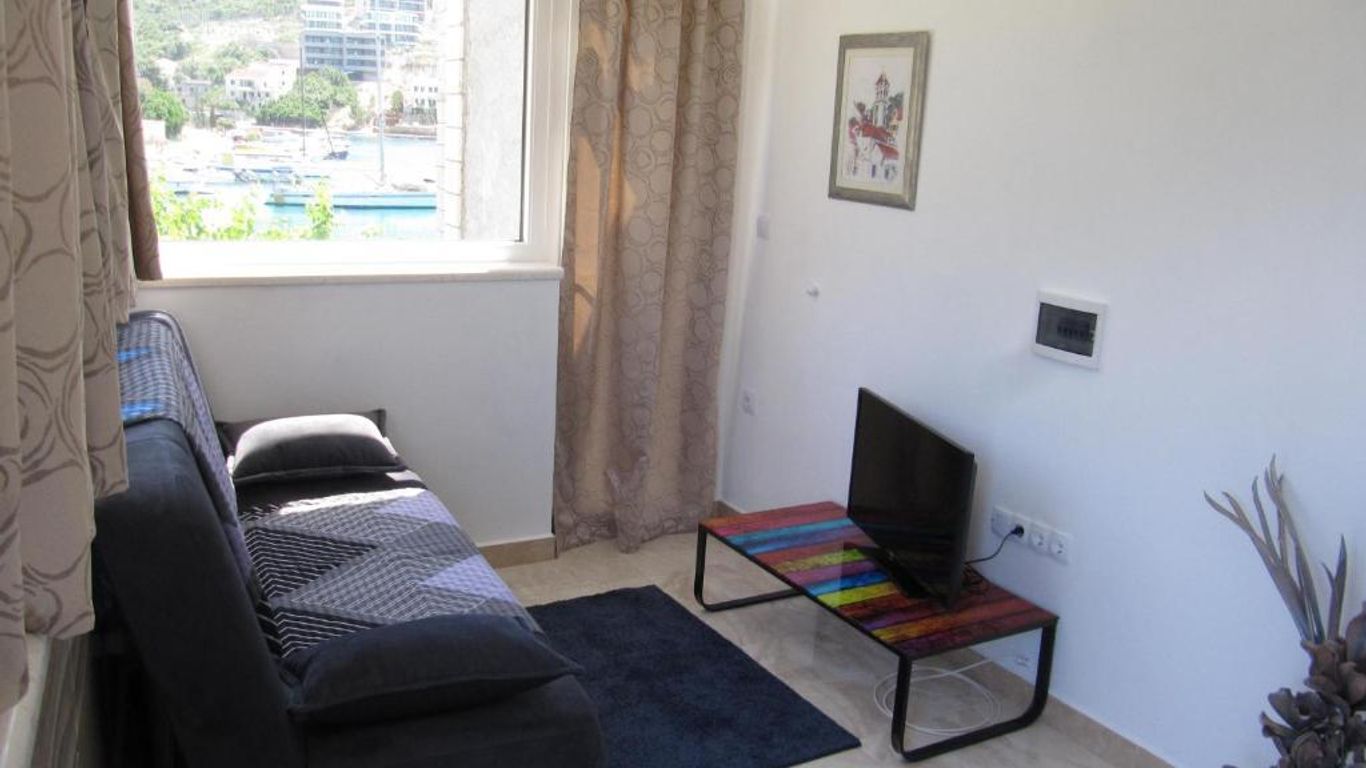 Apartmans and Rooms Dunjini Dvori