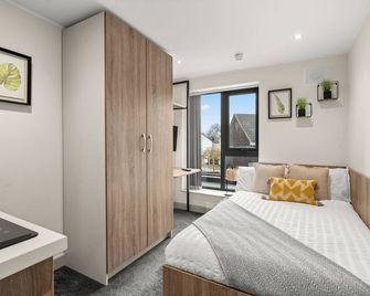 Stylish Studio Apartment with Free Parking in Wolverhampton 5min walk to City Centre - Wolverhampton - Bedroom