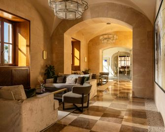 卡斯特利孫克拉瑞 - 卡爾維亞 - 卡爾維亞 - 大廳