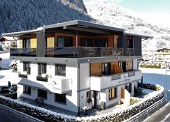 Spacious Apartment near Ski Area in Mayrhofen - Mayrhofen - Building
