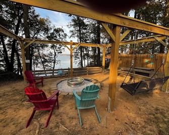 Feb. Special-Book 2 Nights, Get 1 Night Free: Book a long weekend family trip! - Lucas - Patio