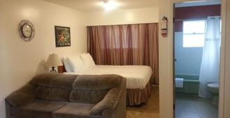 Edgewater Motel - Campbell River - Bedroom