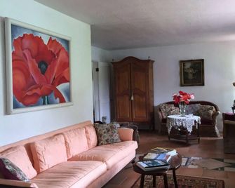 Lava Tree Tropic Inn - פאהואה - סלון