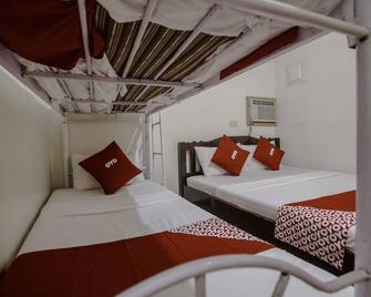 OYO 741 Sierra Travellers Inn - Tagaytay - Slaapkamer