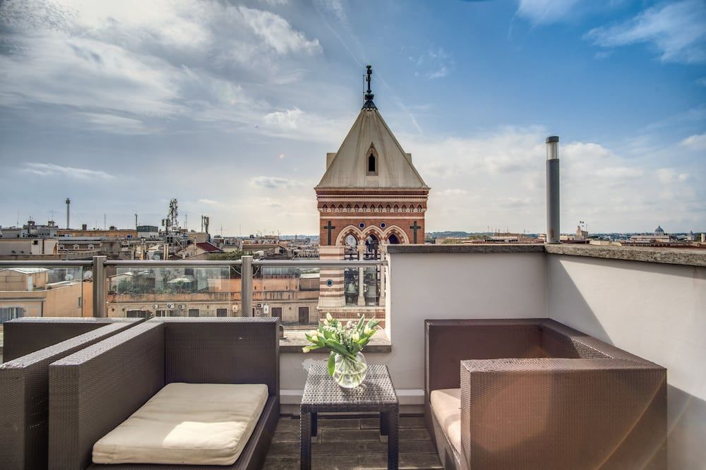 لا غريف روما - إم غاليري كوليكشن