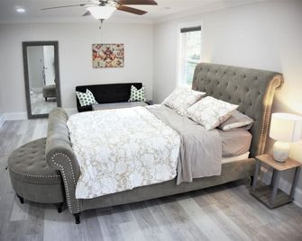 Newly Built 4 Br (7 Beds) Retreat By Noda, Uptown, Plaza Midwood, Conv Center - שרלוט - חדר שינה