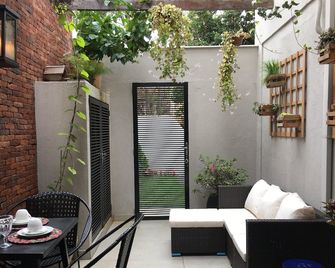 Beautiful and comfortable suite! 10 minutes from Savassi - Belo Horizonte - Patio