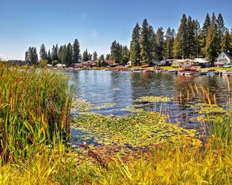 Newport Cabin W/ Lakefront Private Porch & Grill - Newport - Outdoors view