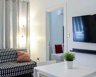 Gladiolas 1103 - Ponce - Living room