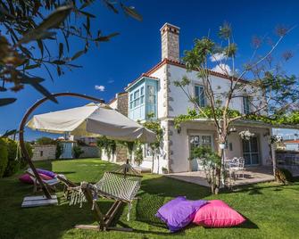 Deniz Kabugu Hotel - Alaçati - Veranda