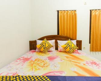 Spot On 1842 Cevilla Bnb Residence Syariah - Banyuwangi - Slaapkamer