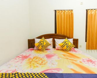 Spot On 1842 Cevilla Bnb Residence Syariah - Banyuwangi - Habitación