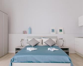 Trani Rent Rooms - Trani - Bedroom