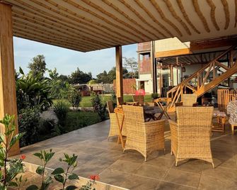 Moyoni Africa Lodge and Tours - Arusha - Patio