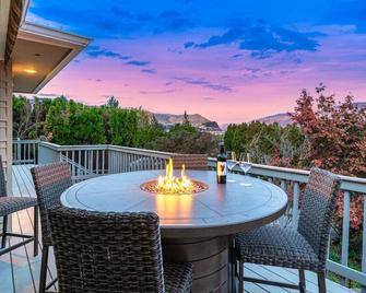 14 Person Adventure Oasis with Hotub - Wenatchee - Balcony