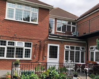 1-Bed unit 10 minute drive from Hellfire Caves - High Wycombe - Gebäude