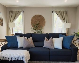 Serenity at The Cove - Newly Built Duplex! - Smith's Cove - Living room