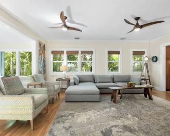 Garden Hideaway ~ Beautiful Lush Landscaped Oasis Located In The Casa Marina! - Key West - Sala de estar