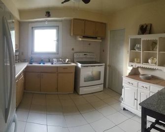 Great Family Get Away - Wasaga Beach main wifi - Wasaga Beach - Kitchen
