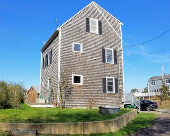 Scenic views, walk to beach. - Marshfield - Edificio