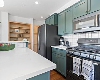 Gardenia at Evergreen - Redding - Kitchen