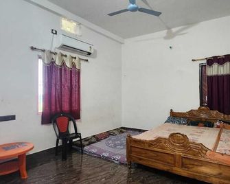 Om Guest House - Deoghar - Slaapkamer