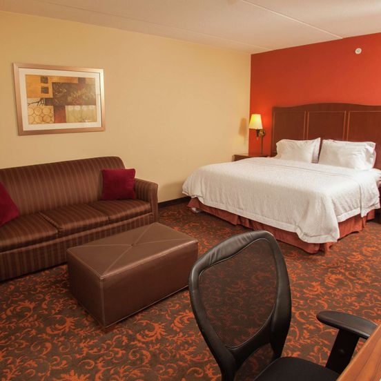 Bedroom view of Hampton Inn Elmira/Horseheads