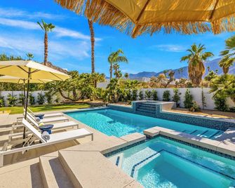 'Paloma House' 5 BR w/ pool, spa & views! - Palm Springs - Pool