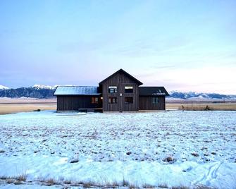 Solitude | Majestic Views | Adventure | Couples or Groups - Ennis
