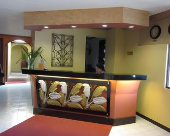 OYO 631 Saltimboca Tourist In - Bacólod - Recepción