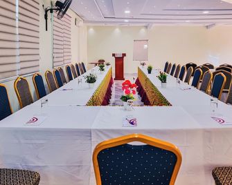 Rhogem Hotel - Takoradi - Sala de reuniones