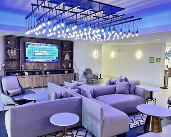 La Quinta Inn & Suites by Wyndham Port Arthur - Port Arthur - Lounge