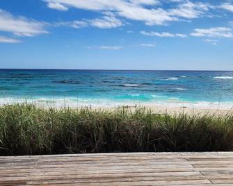 Spacious 5-bedroom cottage in charming Hope Town on the Atlantic Ocean - Hope Town - Beach