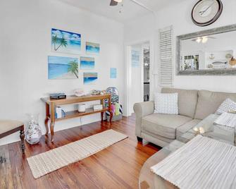 Hibiscus House Bed Breakfast Citrus Room - Fort Myers - Wohnzimmer