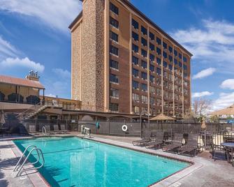 Night Life & Outdoor Fun Galore ! - Reno - Piscine
