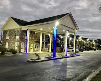 Days Inn by Wyndham Manning - Manning - Building