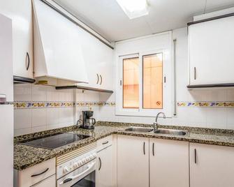 Awesome Apartment In Blanes - Blanes - Cocina