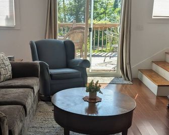 Relax and have fun year round at Casita Rosita on Roberds Lake. - Faribault - Wohnzimmer