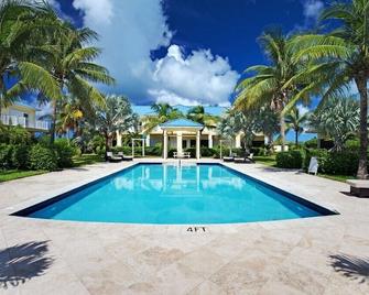 Beautiful 2 Bedroom Townhome minutes from Gracebay Beach! - Grace Bay - Pool
