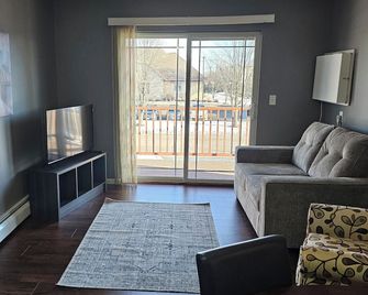 3 Bedroom 2 Bath Close to Hospital - Detroit Lakes - Salon