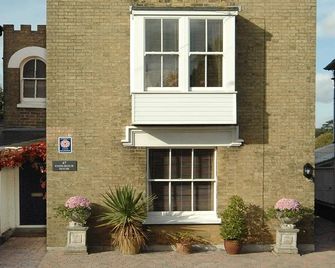 Endeavour House - Cowes - Edificio