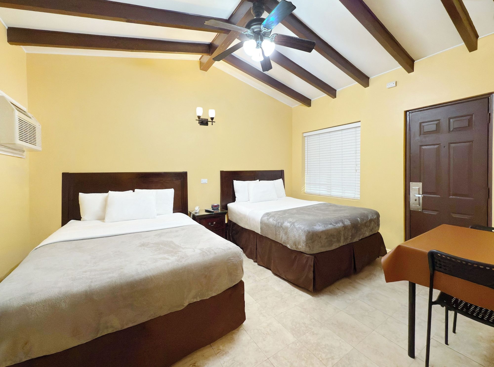 El Patio Inn - Near Universal Studios Hollywood - לוס אנג'לס